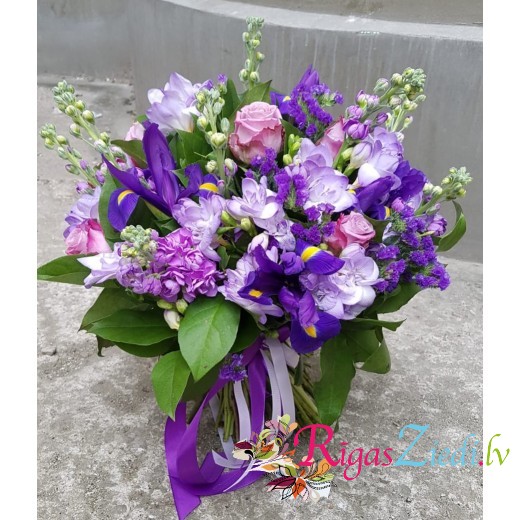 Violetu ziedu pušķis