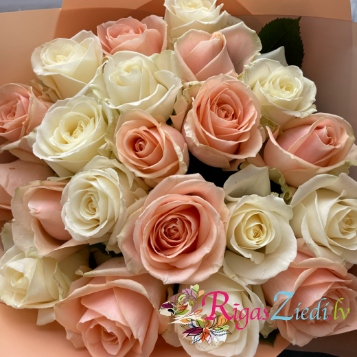 Mix of white and peach roses