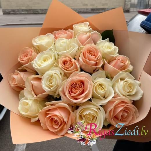 Mix of white and peach roses