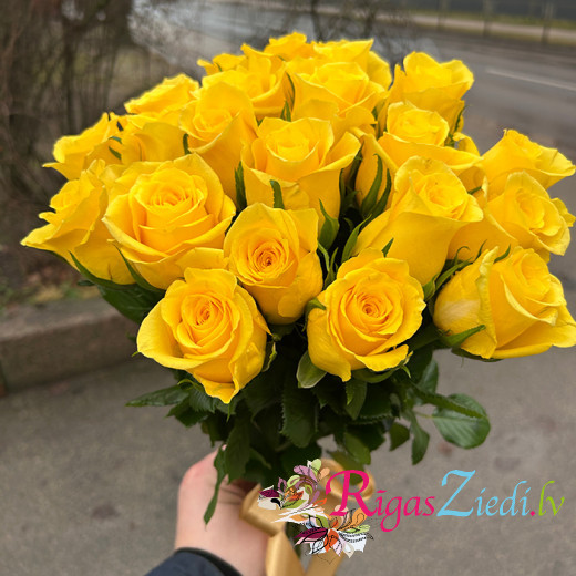 Bouquet of yellow roses 