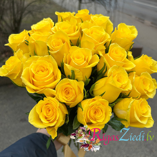 Bouquet of yellow roses 