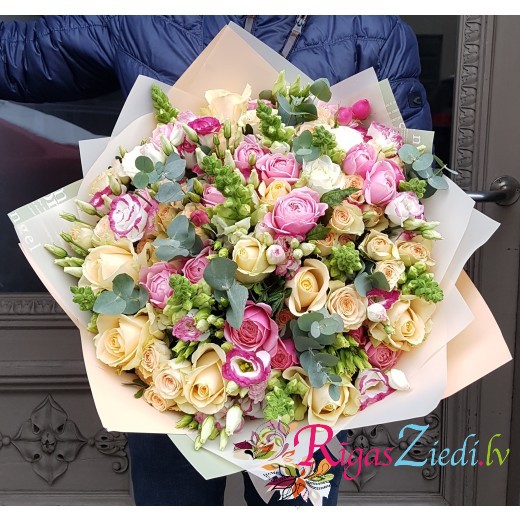 A charming bouquet of flowers in pastel colors